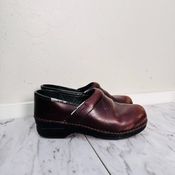 Dansko Burgundy Leather Professional Clogs Women’s Size 8.5/39 - Picture 5 of 10